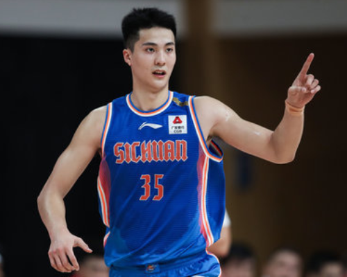 难阻失利！朱松玮全场空砍20分2篮板2助攻