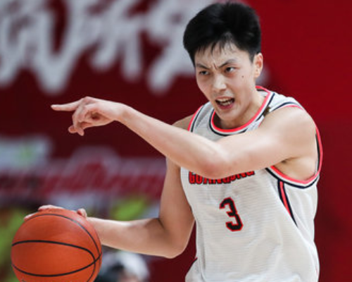 状态火热！胡明轩全场砍下28分7篮板4助攻