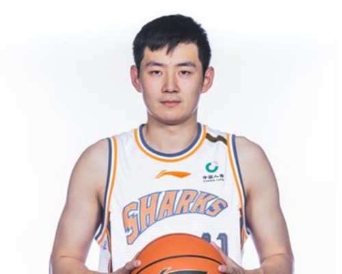 新赛季首秀!施宇晨全场得到21分6篮板7助攻2抢断
