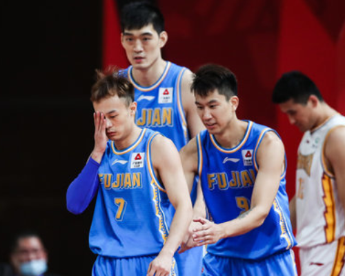 福建上半场仅得到34分，除汤杰外无人命中三分球