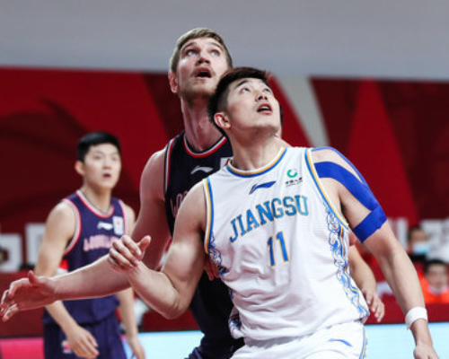 得分、篮板赛季新高仍输球！吴冠希空砍23分12篮板