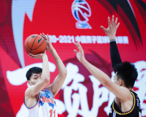 4记三分！齐麟上半场砍下14分2篮板2助攻