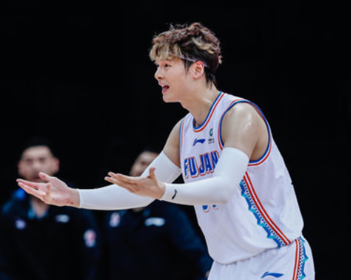状态有所复苏！王哲林砍下34分17篮板4助攻2抢断