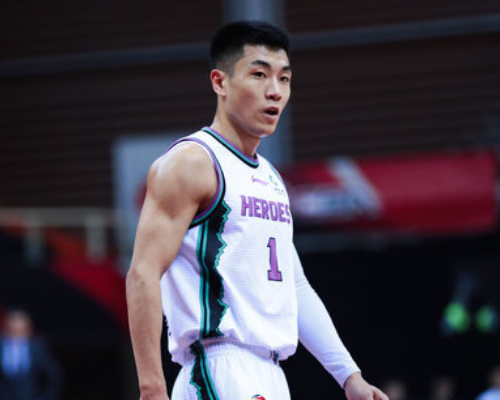表现亮眼！高诗岩砍下17分8篮板6助攻5抢断