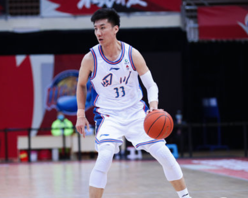 助攻创赛季新高！韩硕砍下20分7篮板9助攻3抢断