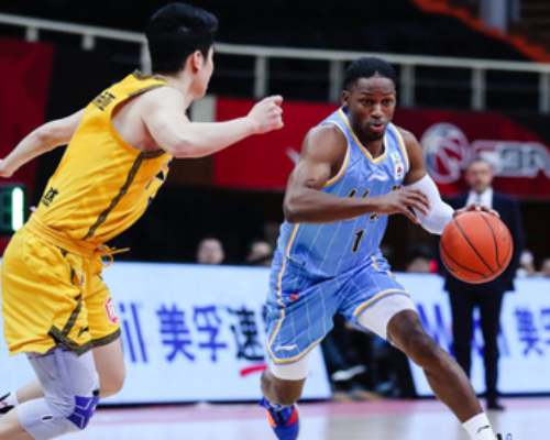 手感火热！乔纳森-吉布森上半场砍下21分