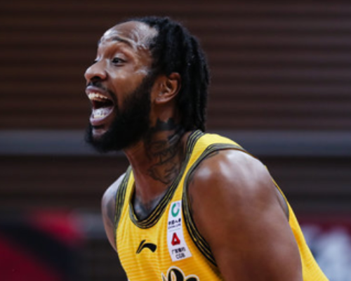 发挥出色！威尔斯上半场砍下19分