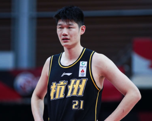 稳就一个字！胡金秋12投9中砍下25分14篮板3盖帽