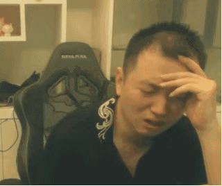 网友:偷拍她,还对我这个表情,我该怎么办? zt