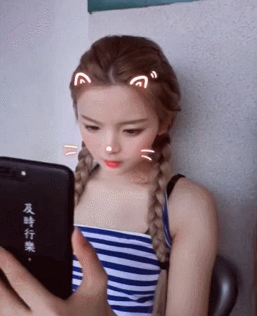 杨超越表情包秀