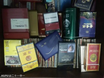 有没有寝室抽烟收集烟盒或者过滤嘴或者空酒瓶的照片.