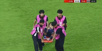 提迪攀担架离场伤退_色沙-叻迪替补登场