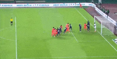 朱辰杰禁区绝佳机会推射_没能踢正部位偏出