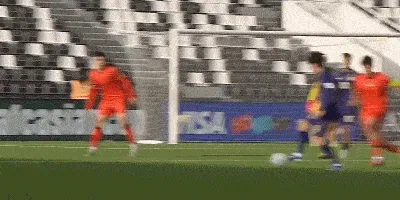 終于給犯規(guī)了！集迪巴連續(xù)做出犯規(guī)動(dòng)作被黃牌警告