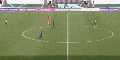 中國隊反擊三打二，拜合拉木腳后跟分球失誤失良機