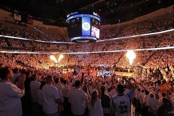 【死去的回忆突然攻击我】孟菲斯灰熊vs密尔沃基雄鹿  11月1日8点