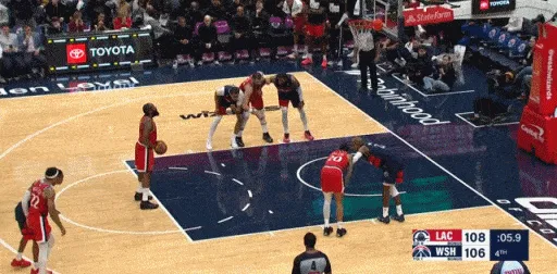 20快船对奇才】哈登罚球不中,丢失关键篮板