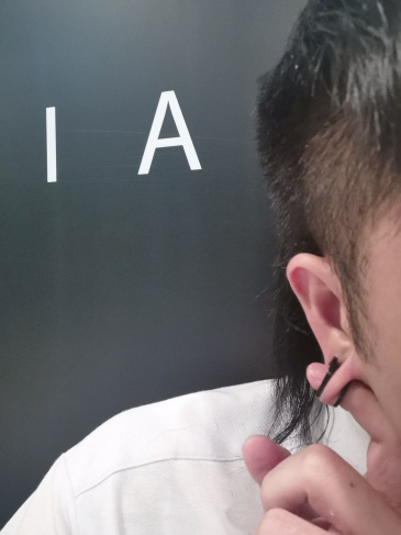 真恶心 我比你好些 我扩耳 隔个几天就会摘下耳扩闻闻小污垢的味道