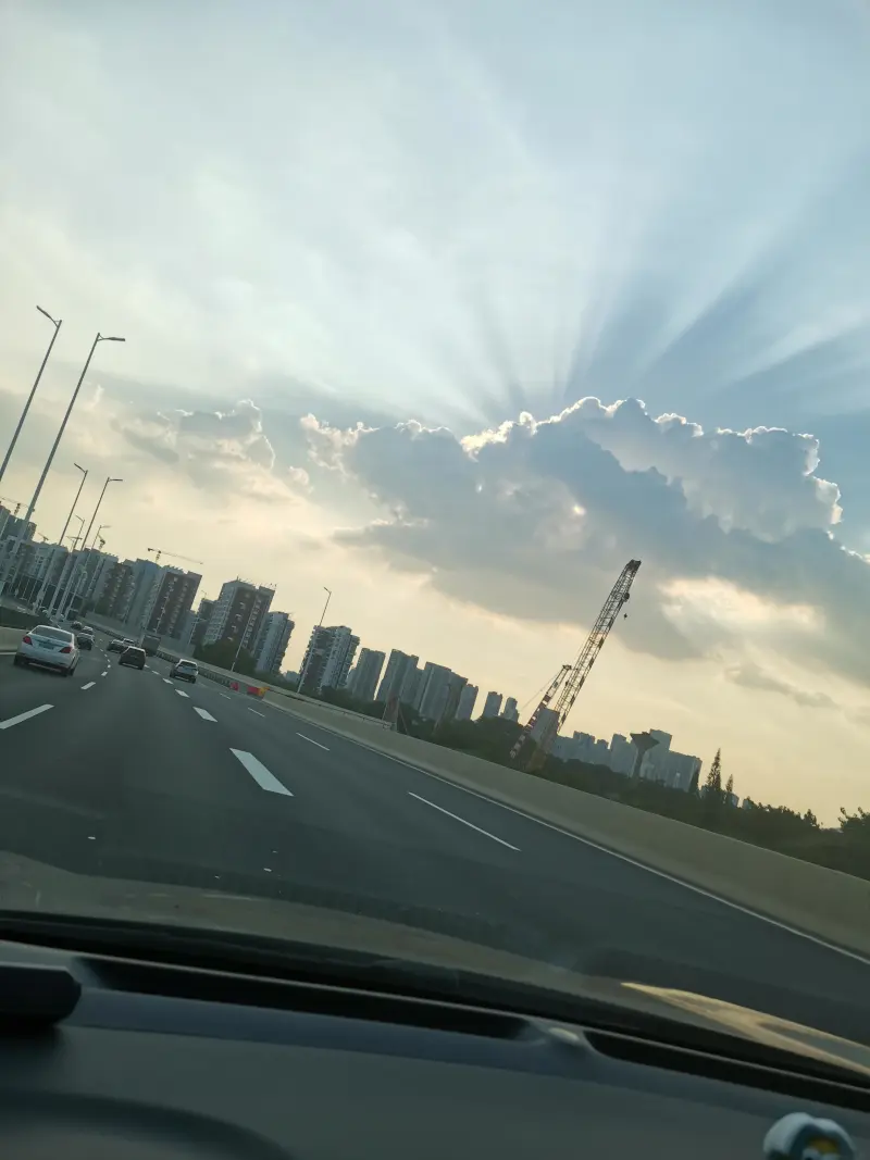 突击检查!一人一张车窗外的风景