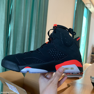 aj6黑红鞋垫这个样子是正常的么?