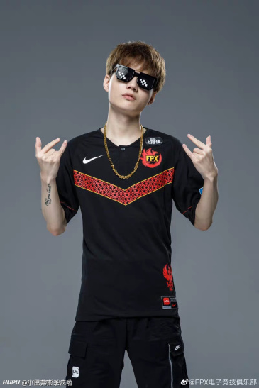 来了来了,doinb,真丶定妆照的神!