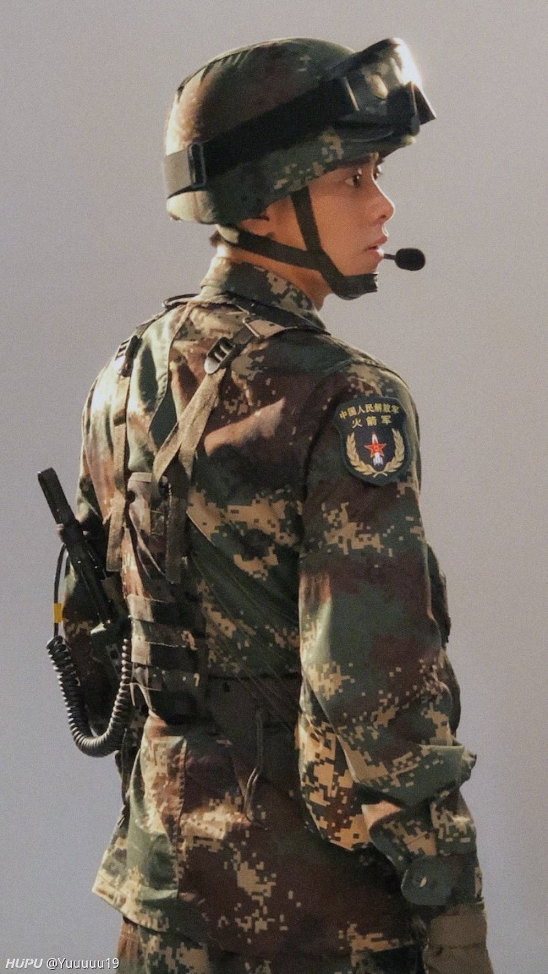 李易峰军装照是什么水平?