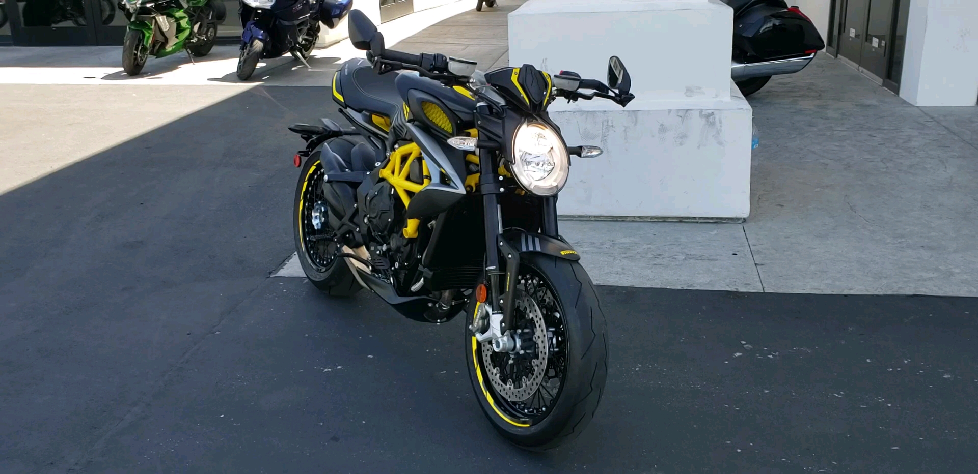 mv奥古斯塔dragster800rr静态展示