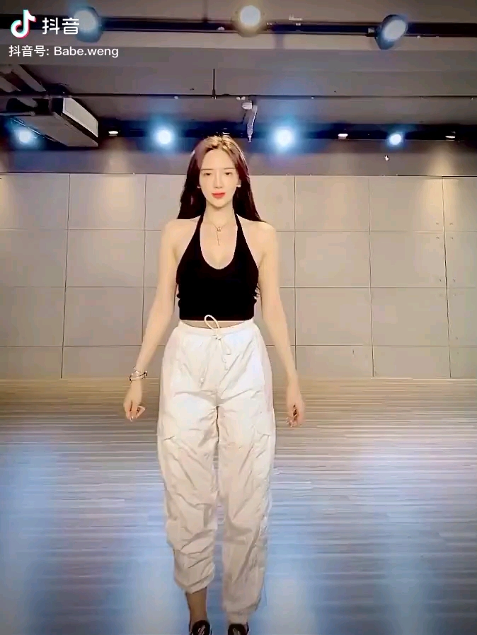 翁子涵这就是你们喜欢的南半球子涵第一次跳舞大家觉得什么水平