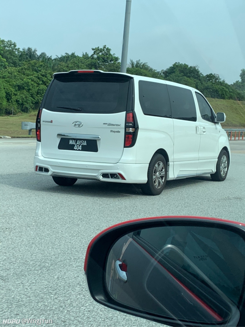 马来西亚看见的,看得我都傻了,这车牌.