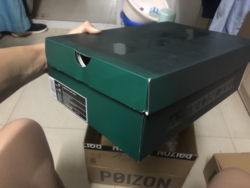 我的石斑鱼鞋盒的颜色为什么会有一条另外的一个颜色?