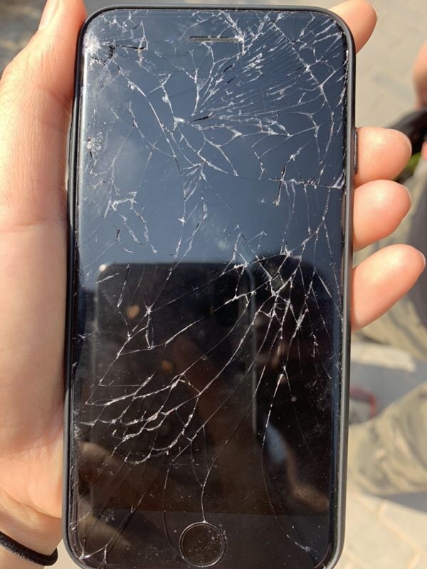 iphone7 屏幕摔碎了,去哪修合适?