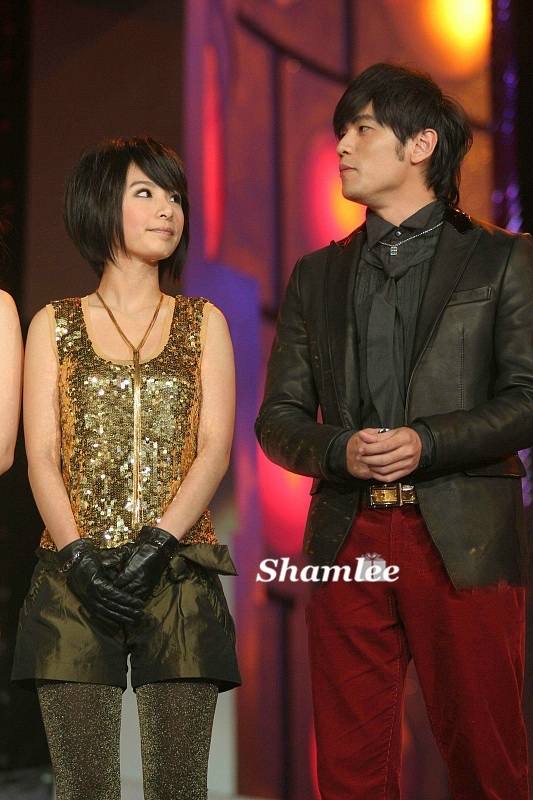 谢霆锋:这是田馥甄的歌.周杰伦:施人-步行街主干道-虎扑社区