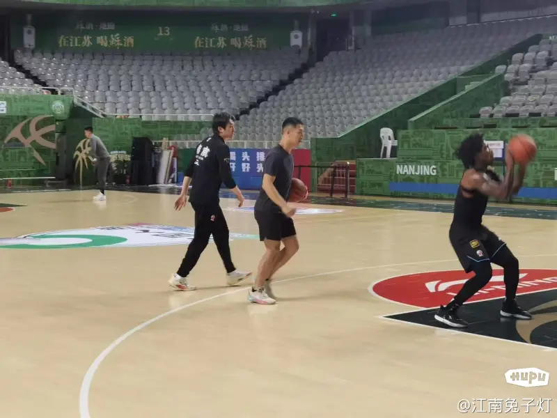今天kd加练,准备明天ko对手!