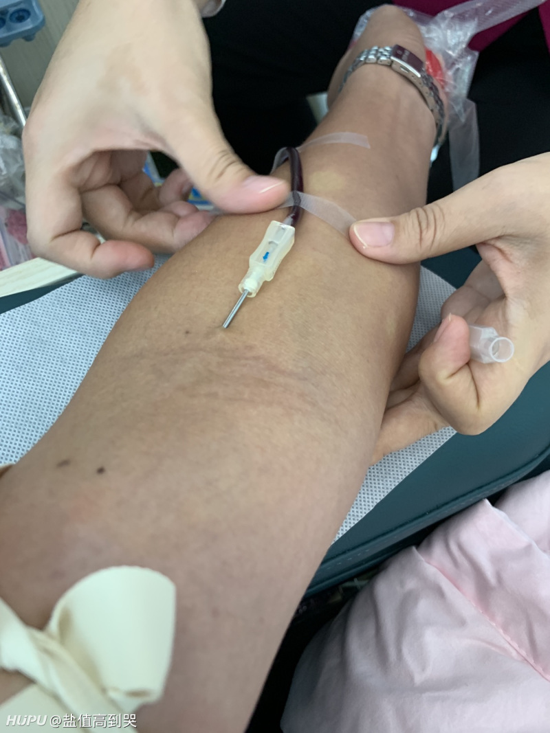 街主干道上海出发深圳,第一次来,晚上就回去了,开完会出来看到献血车