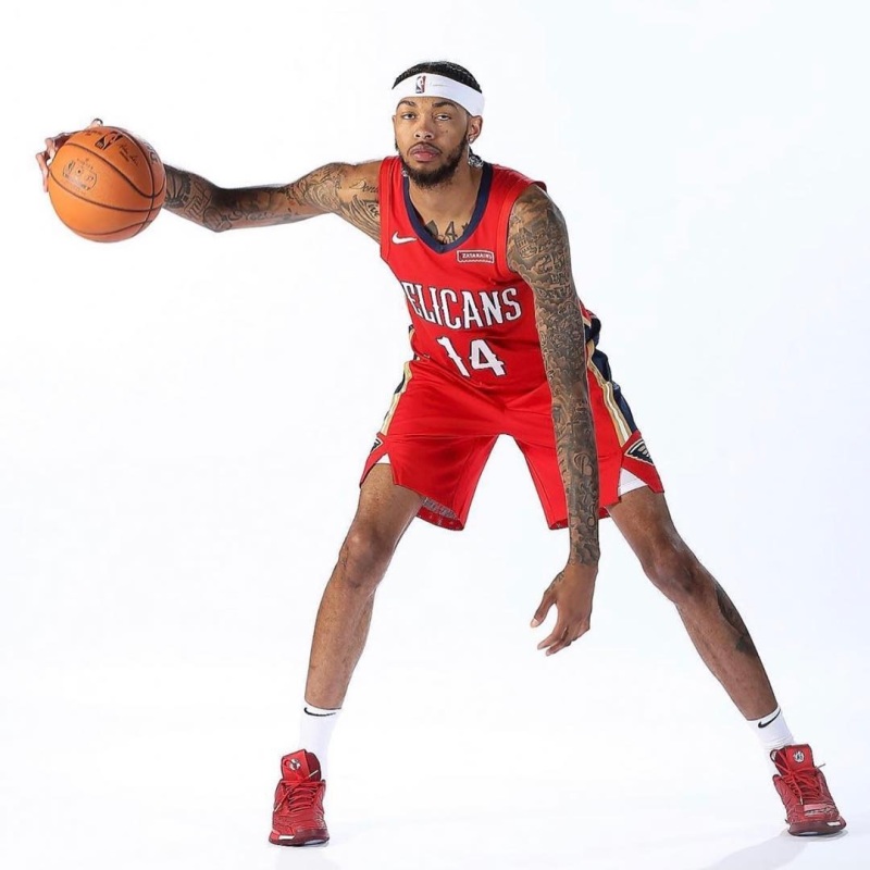 莺歌鹈鹕球衣照,这眼睛是真的睁不开吗._虎扑