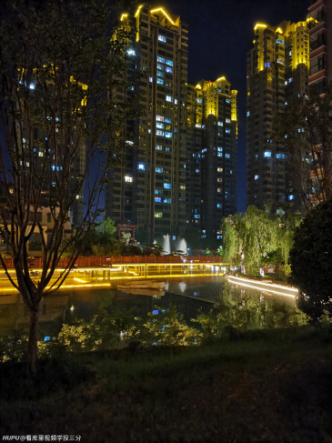 小区夜景,二线城市郊县区,房价6000多