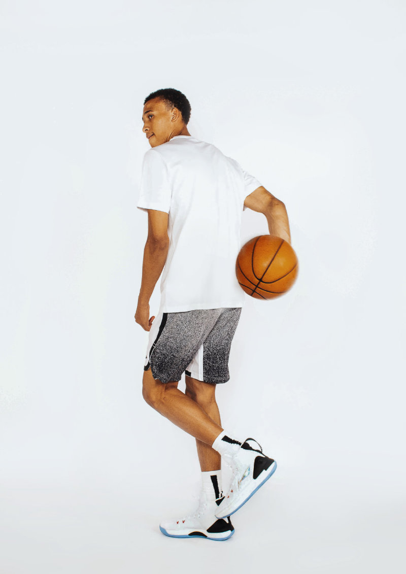 李宁正式签约rj汉普顿!