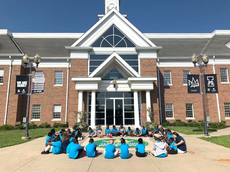 勒布朗詹姆斯的i promise学校今天开学啦