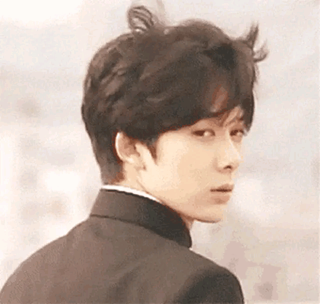 柏原崇这回眸几分