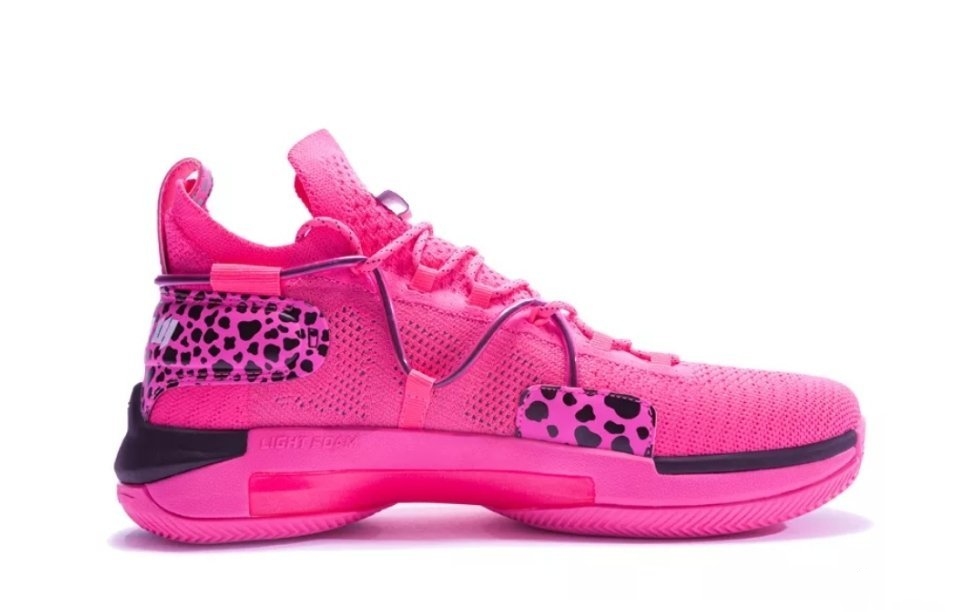 李宁闪击7粉红豹配色