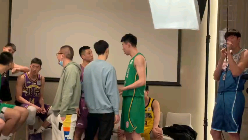 广东应该启用胡明轩防守高诗岩和武器