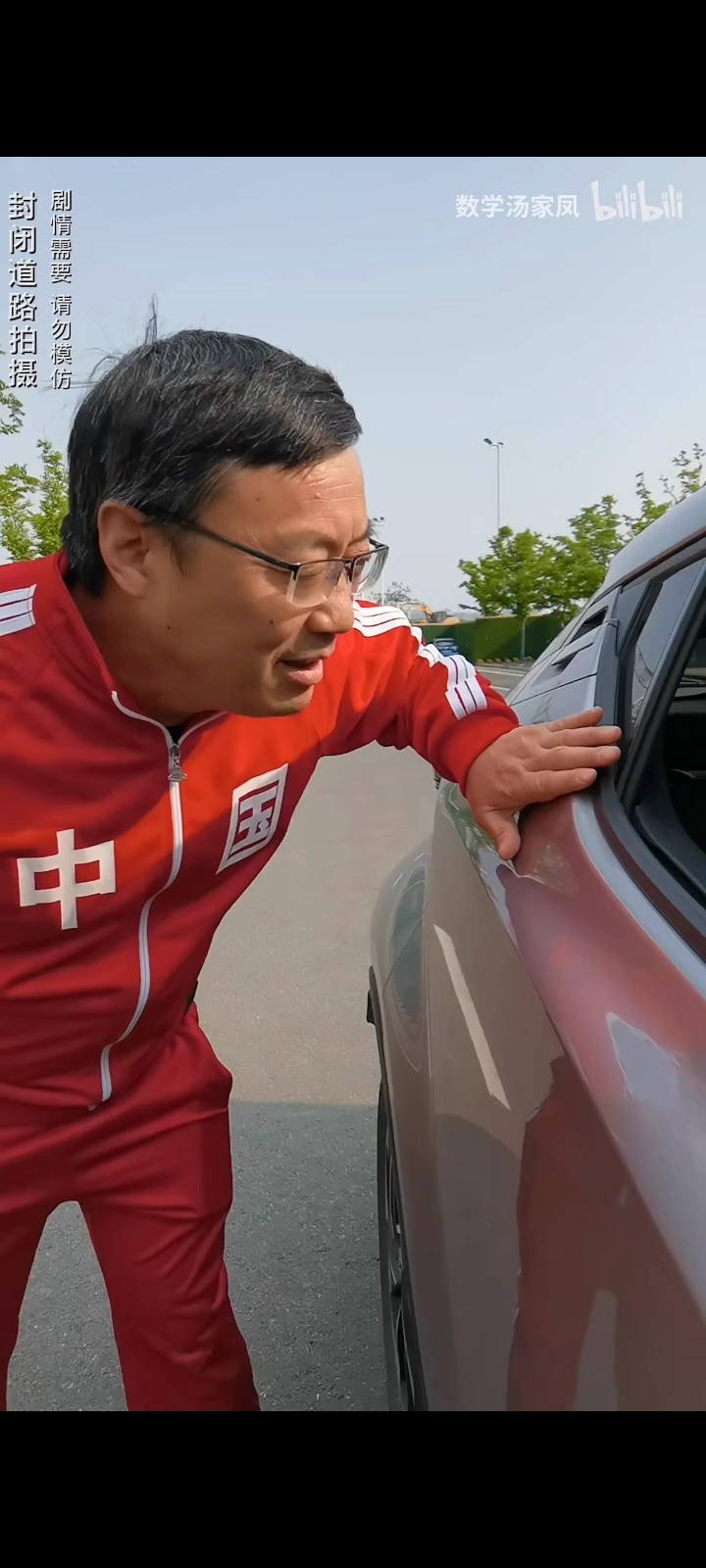 汤家凤:燕子,不要走了,记得要做1800.燕子.