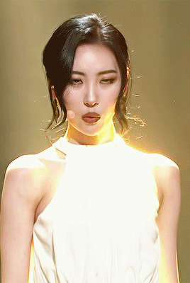 来一波美女明星的动图,给大家瞧一瞧