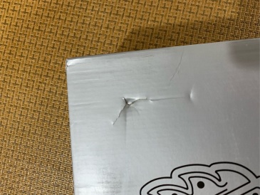 鞋盒有点破损可以在毒上出售吗?