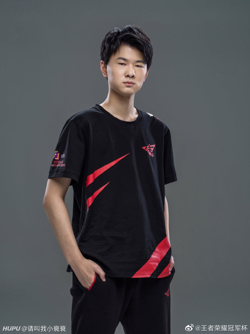 rw侠世冠定妆照,jr更中意谁呢?