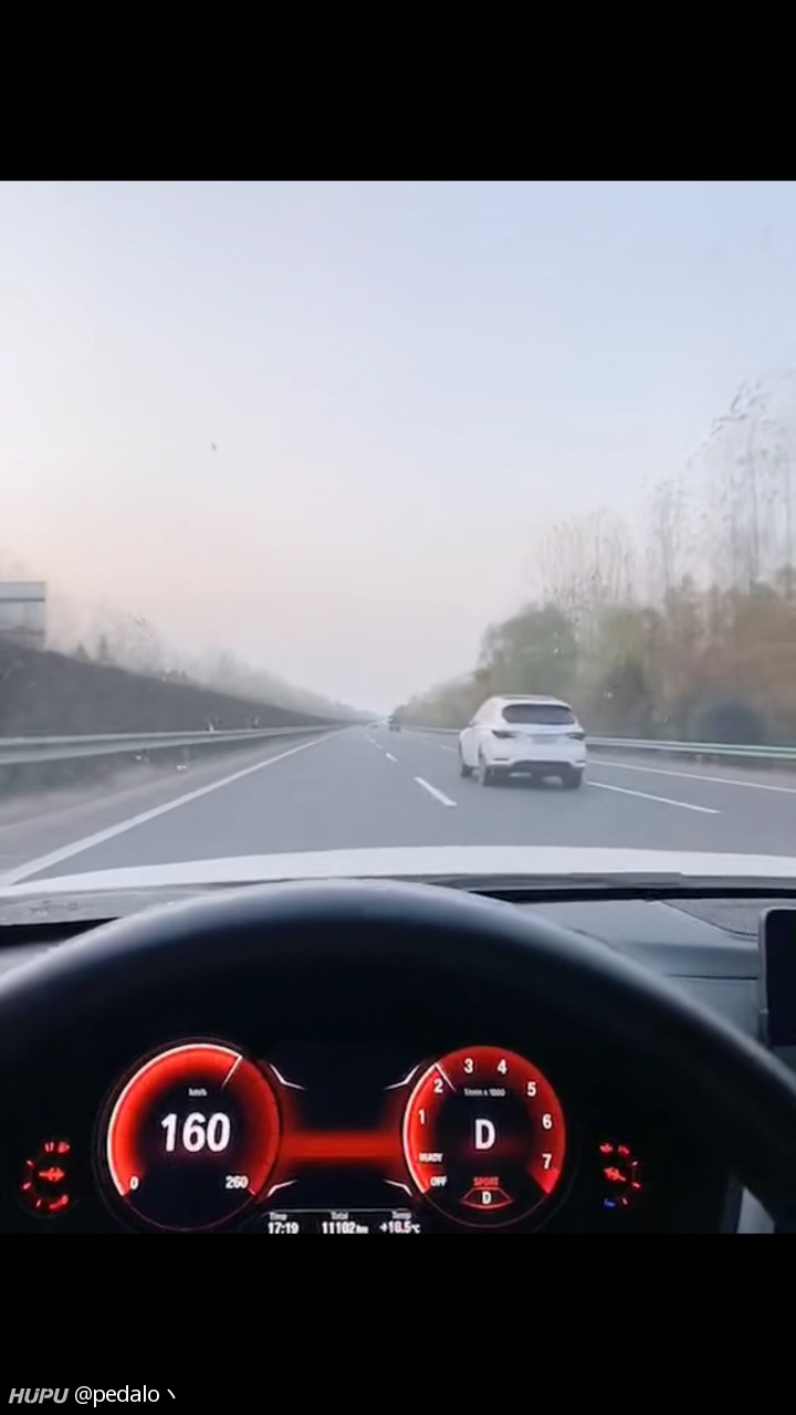 朋友圈这妹子开车什么水平?