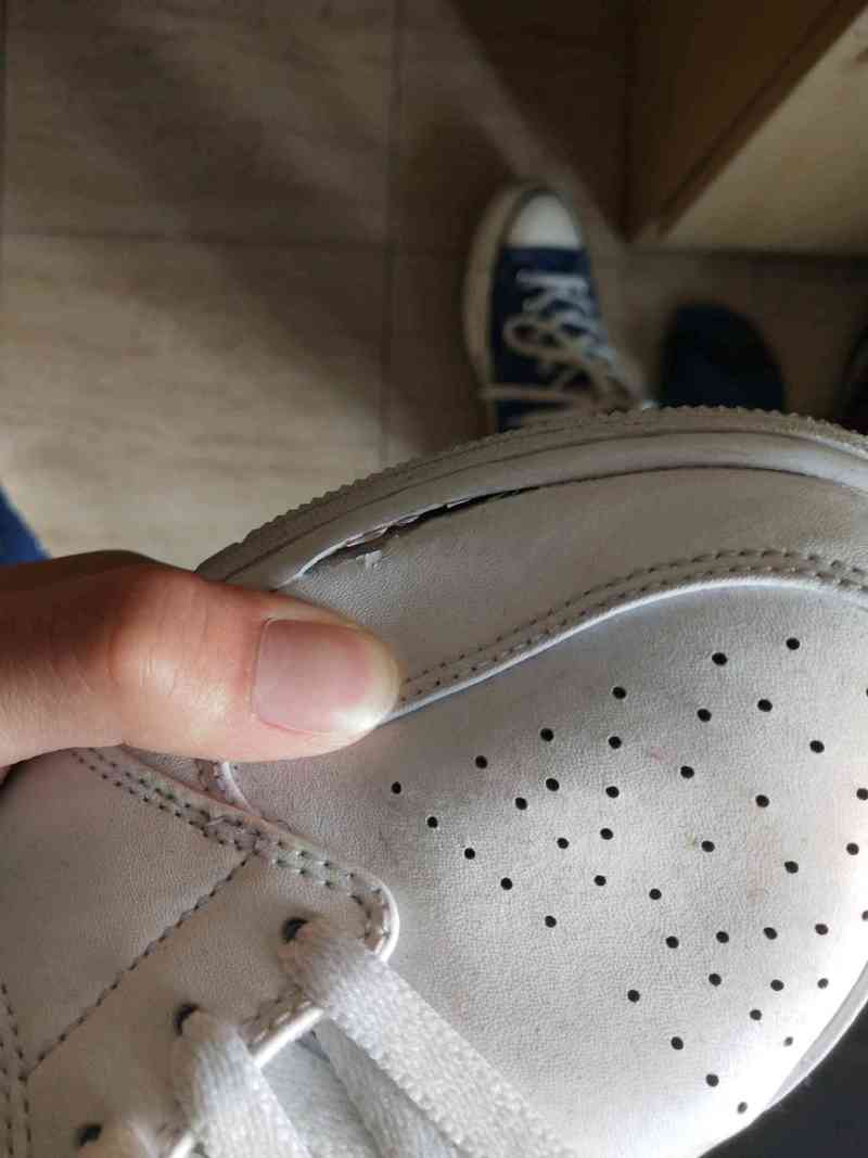 穿了四个月的aj1侧面脱胶了,怎么办!