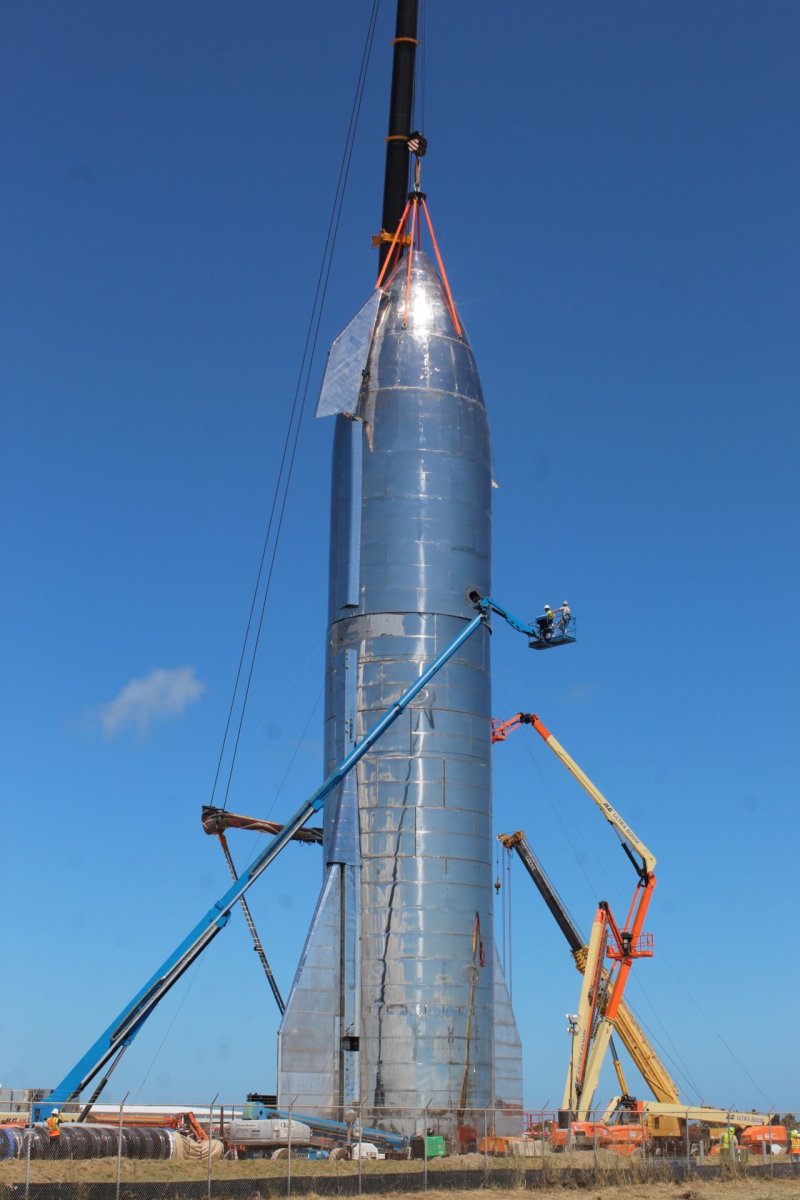 spacex的starship船头船身对接组装完成!