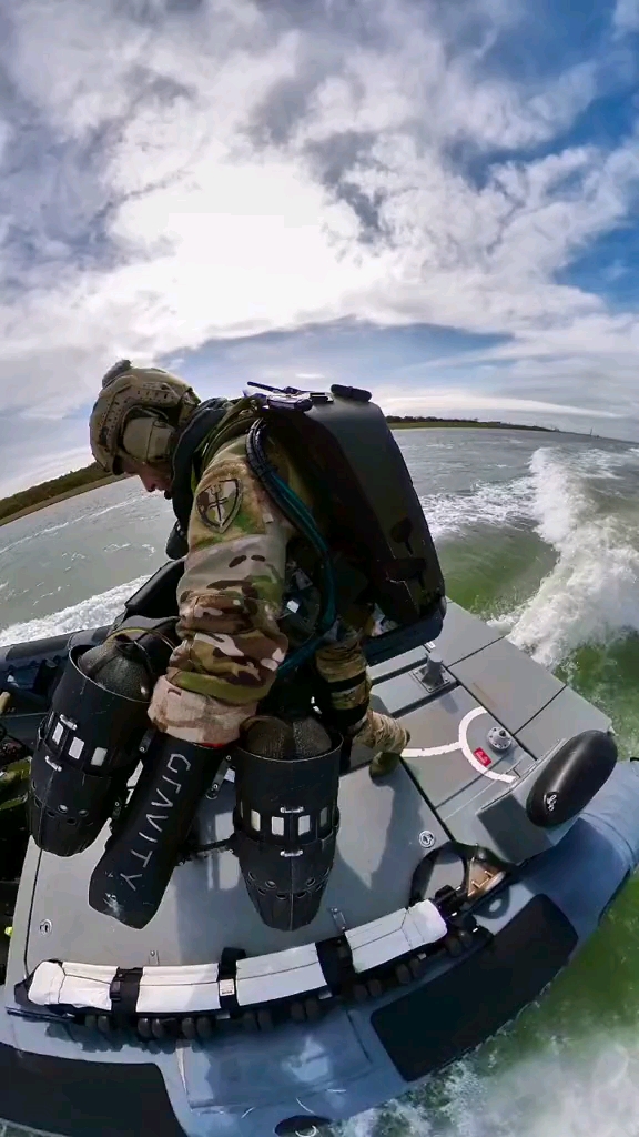 芜湖起飞红警里的火箭飞行兵成了现实想上天吗