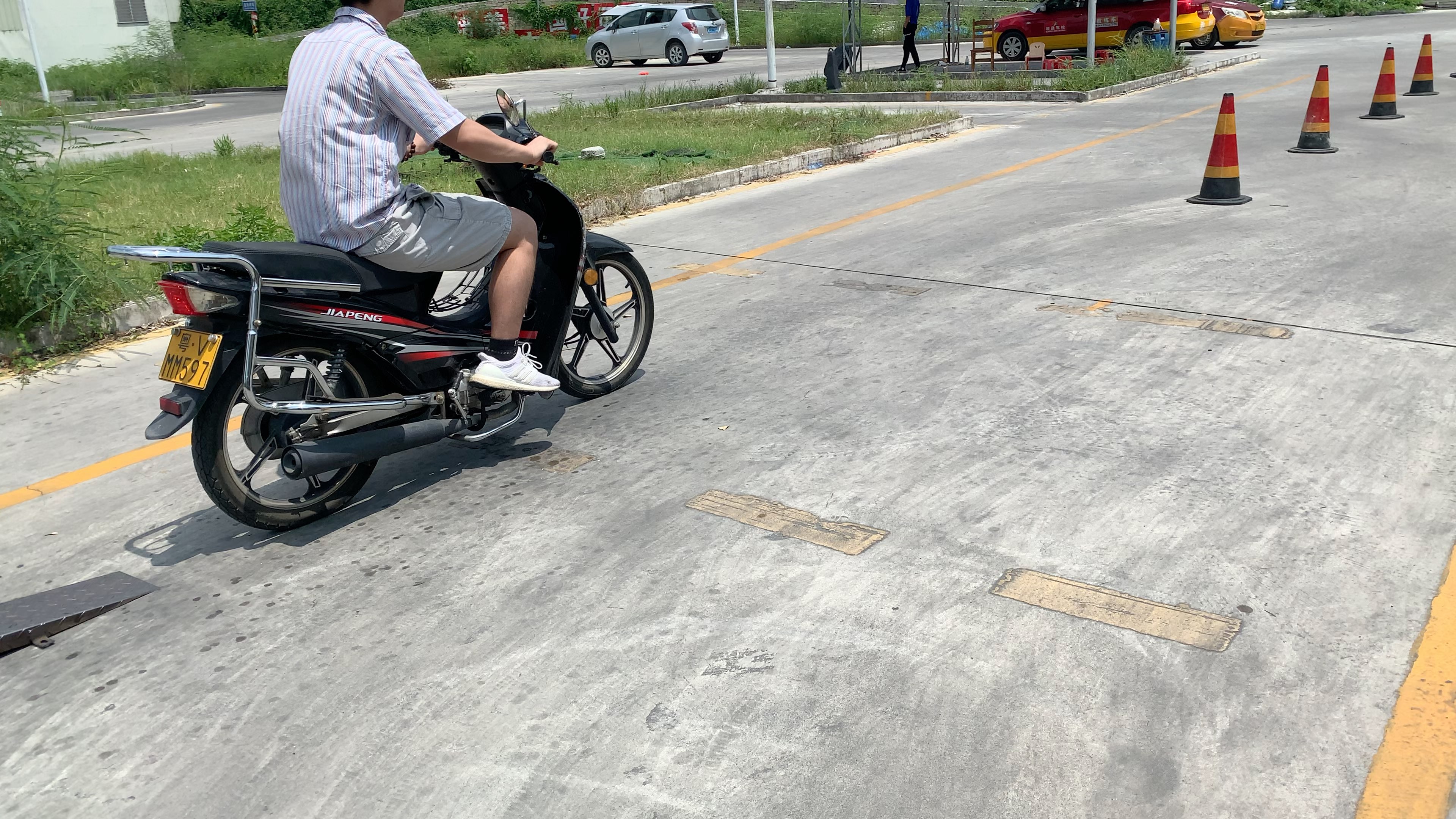 没想到啊没想到摩托车绕杆这么难